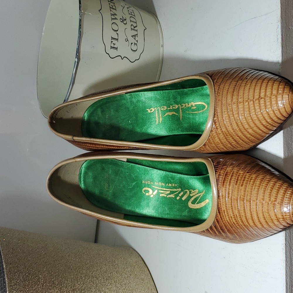 VINTAGE Palizzio Cinderella snake or lizard pumps.